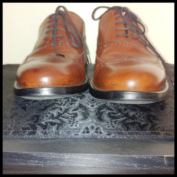 Johnston & Murphy Cognac Wingtip - Picture 3 of 11